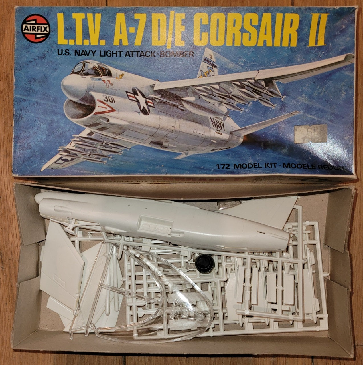 L.T.V. A-7 D/E Corsair Model Kit from Airfix (03016-4)