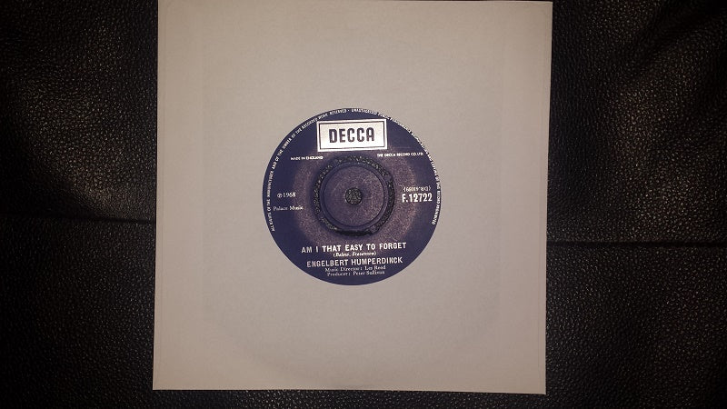 7" 45RPM Am I That Easy To Forget/Pretty Ribbon by Engelbert Humperdinck from Decca