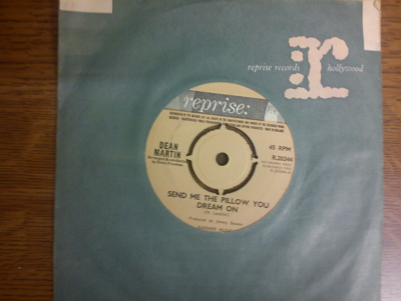 7" 45RPM Send Me The Pillow You Dream On/I'll Be Seeing You by Dean Martin from Reprise Records