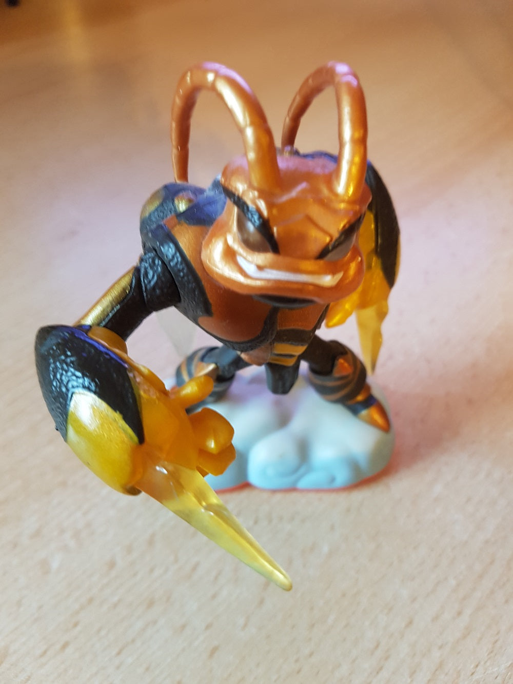 Swarm Skylander Giant figure from Activision, Air Element Giant Skylander Swarm, Skylanders Giants Swarm figure